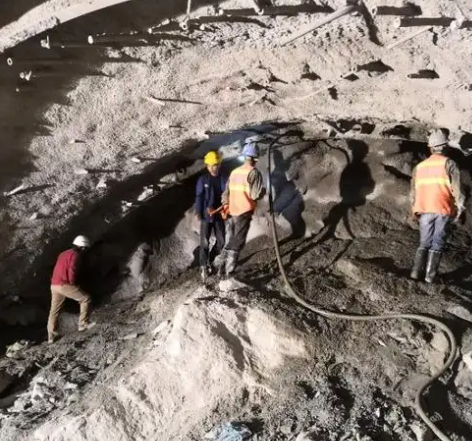 潮南隧道拱顶带模注浆料，微膨胀注浆料的特点及施工工艺